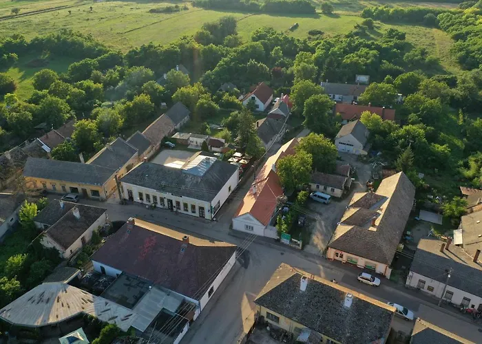 Kemencésház Apartman Pensión *